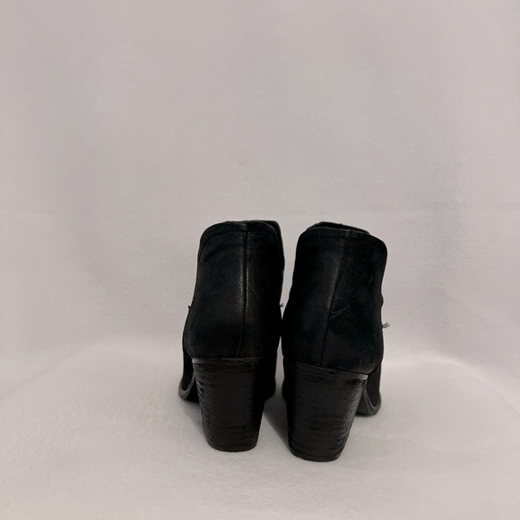 Steve Madden Size 9 Black Leather Aldelpine Booties - Picture 9 of 16